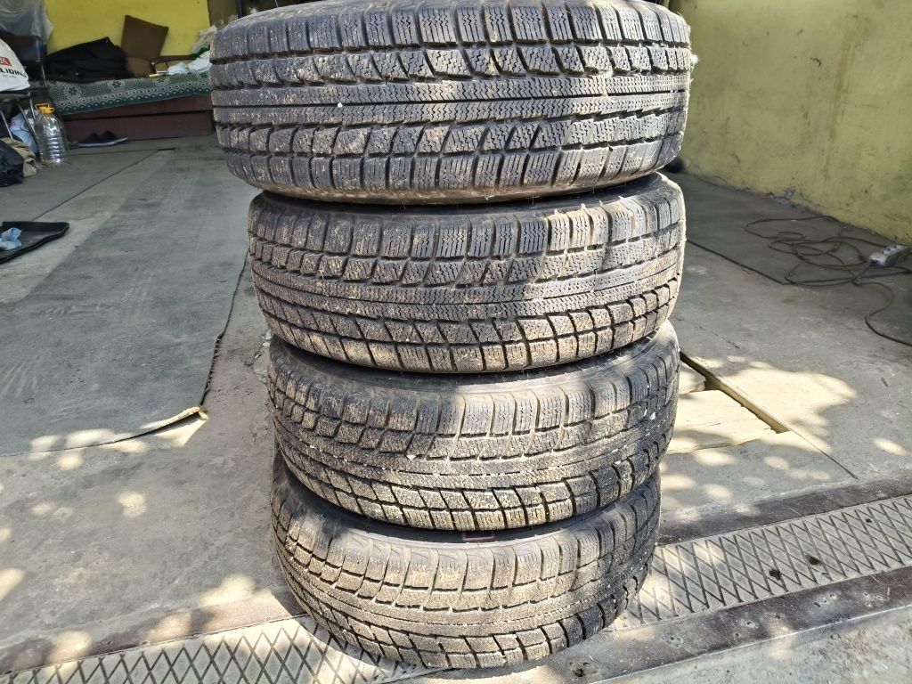 Продам комплект резины R13