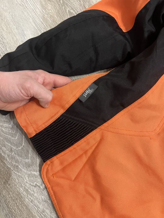 Жіноча мото-куртка в ідеальному стані Розмір S