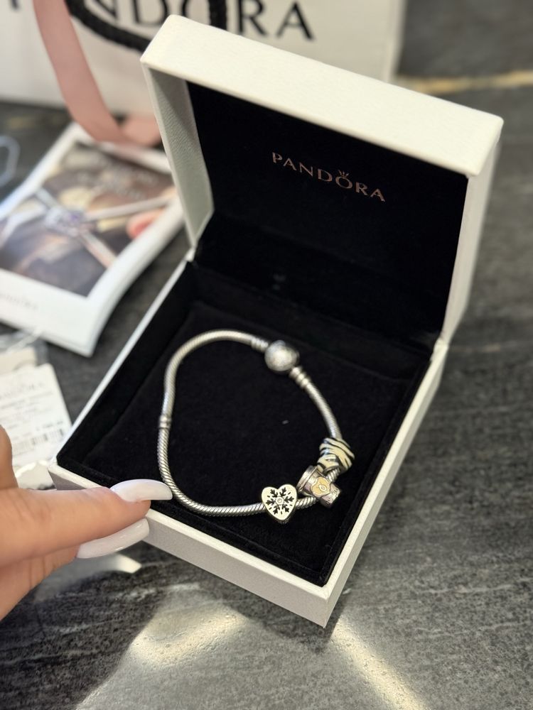 Браслет Pandora з шармами