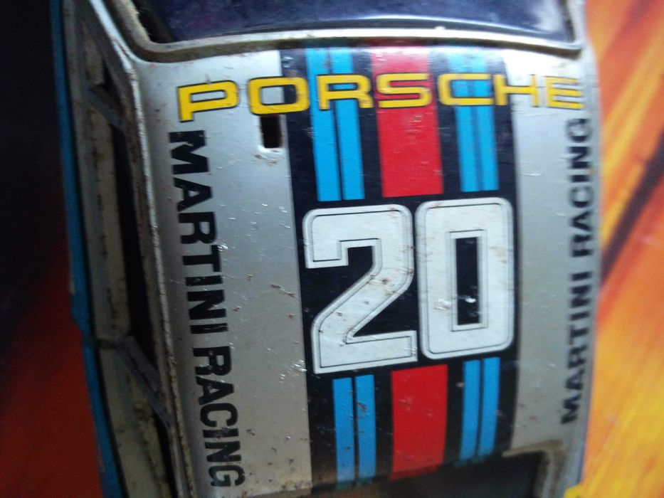 Carro Porsche Martini Racing eletrónico