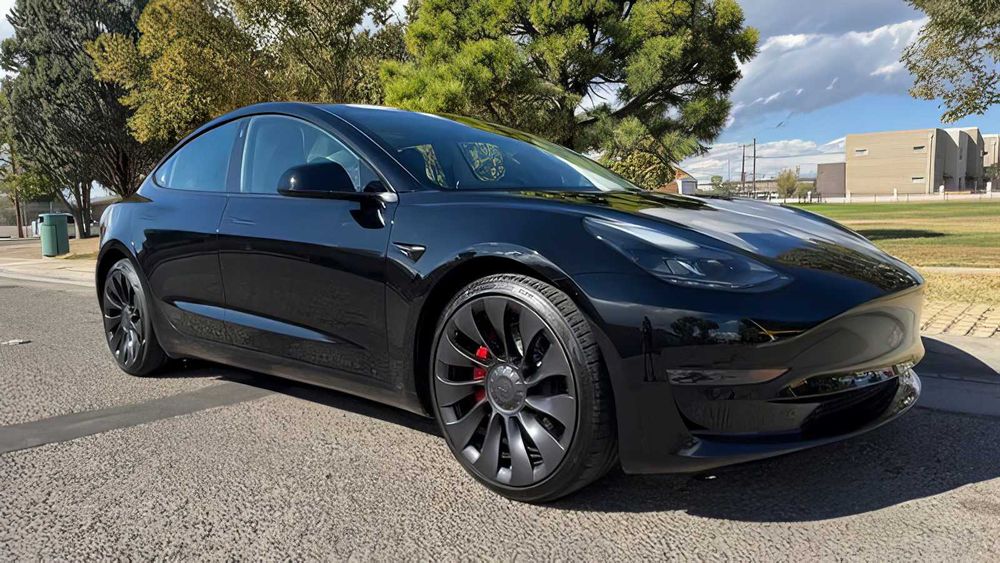 Tesla Model 3      2023