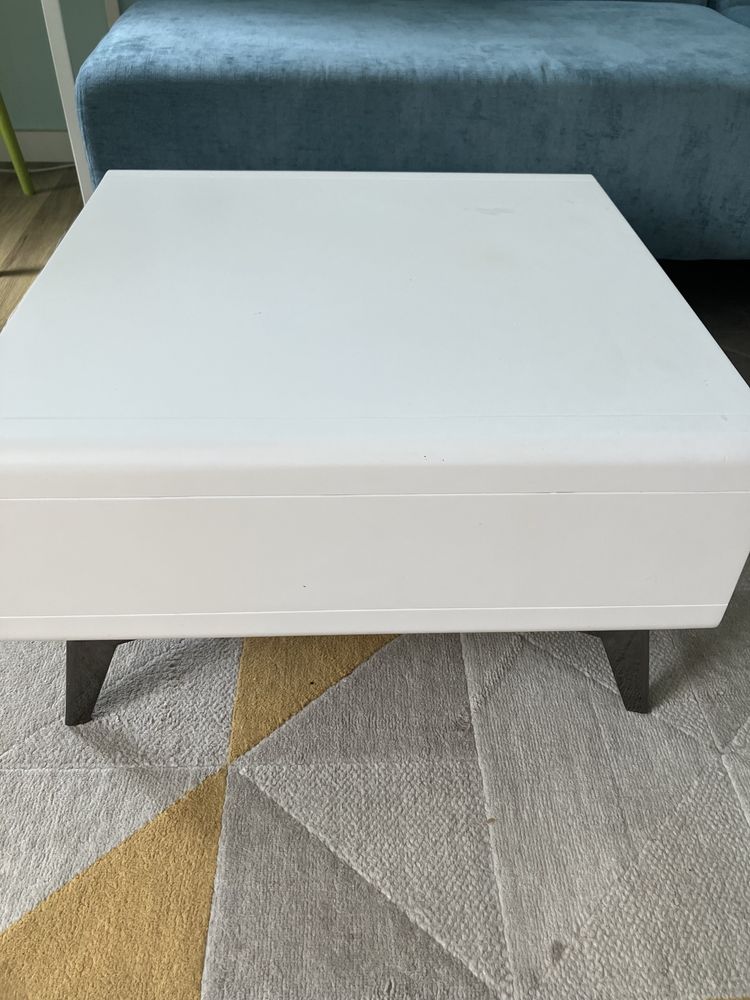 Mesa de apoio com arrumação