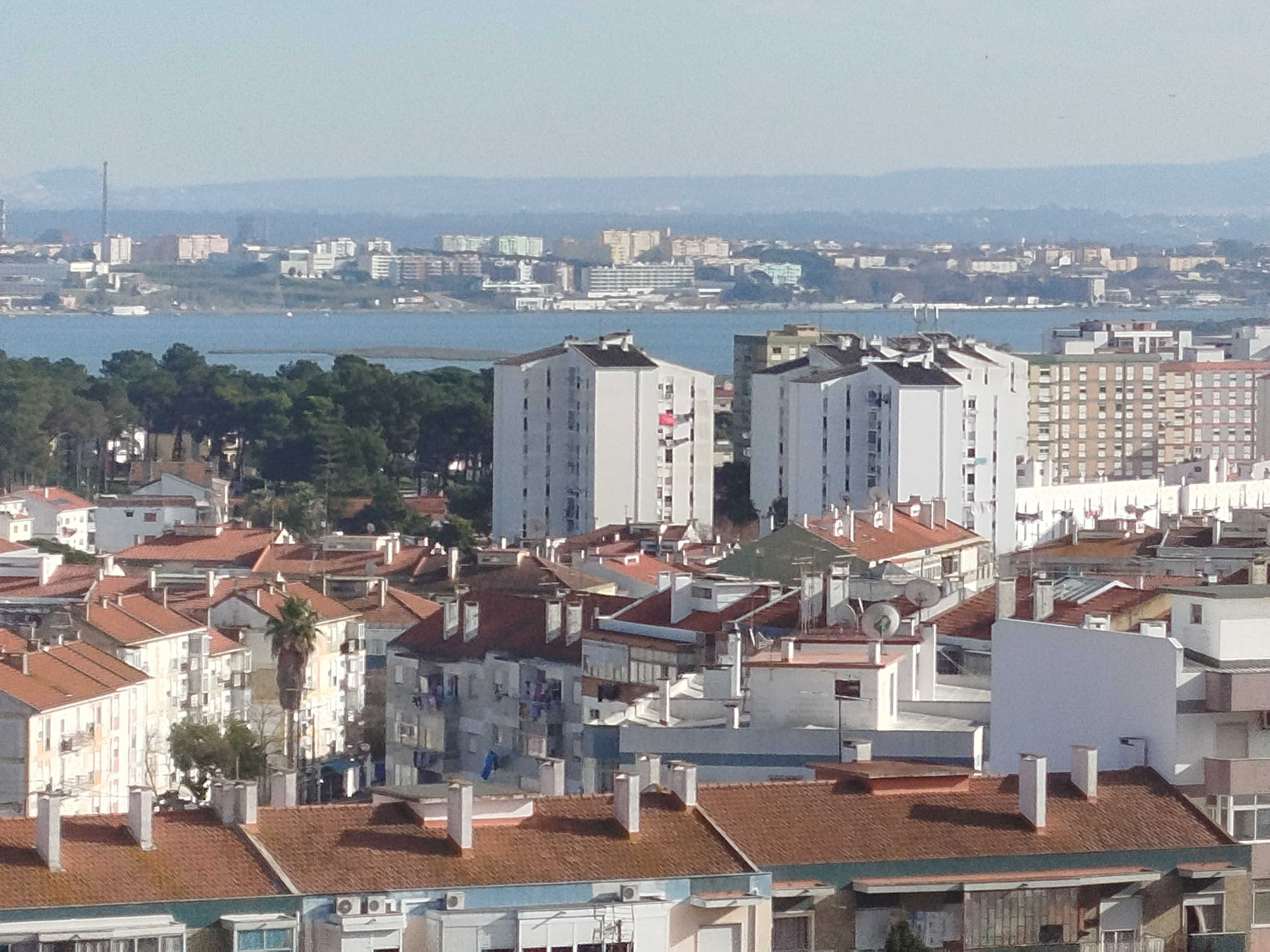Arrendo quarto junto ao metro