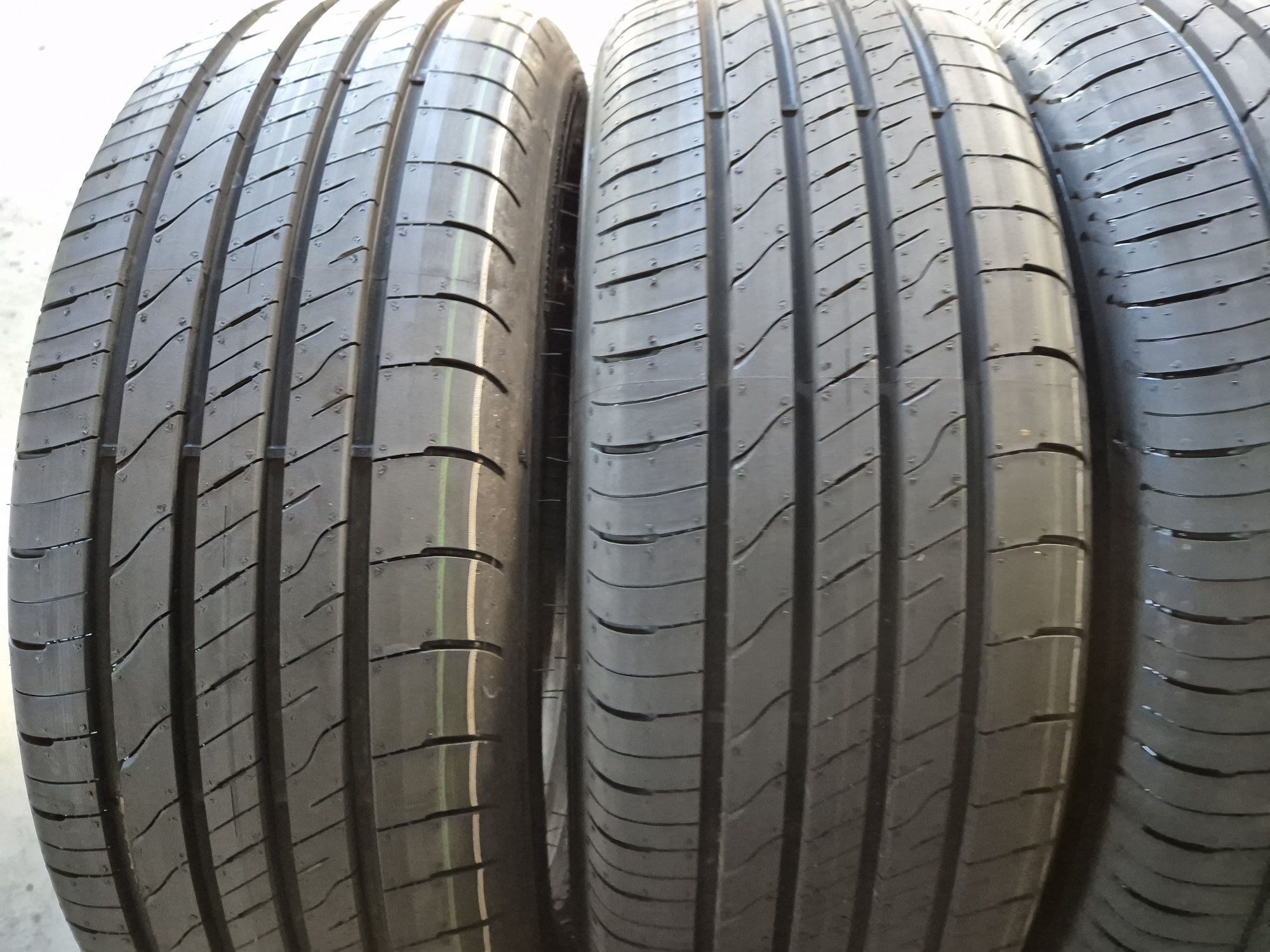 215/60/17 99V Goodyear UltraGrip performance 2 Suv  2023.r  wys. Grati