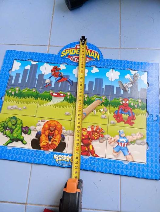 Jogo de tabuleiro de super heróis