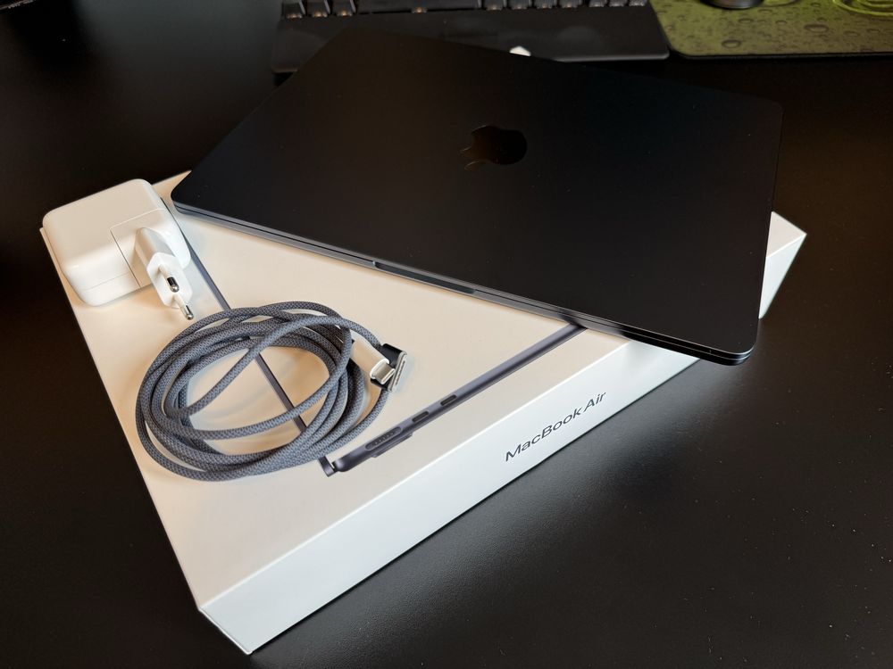 Apple MacBook Air A2681 8C CPU/10C GPU/16GB/256GB