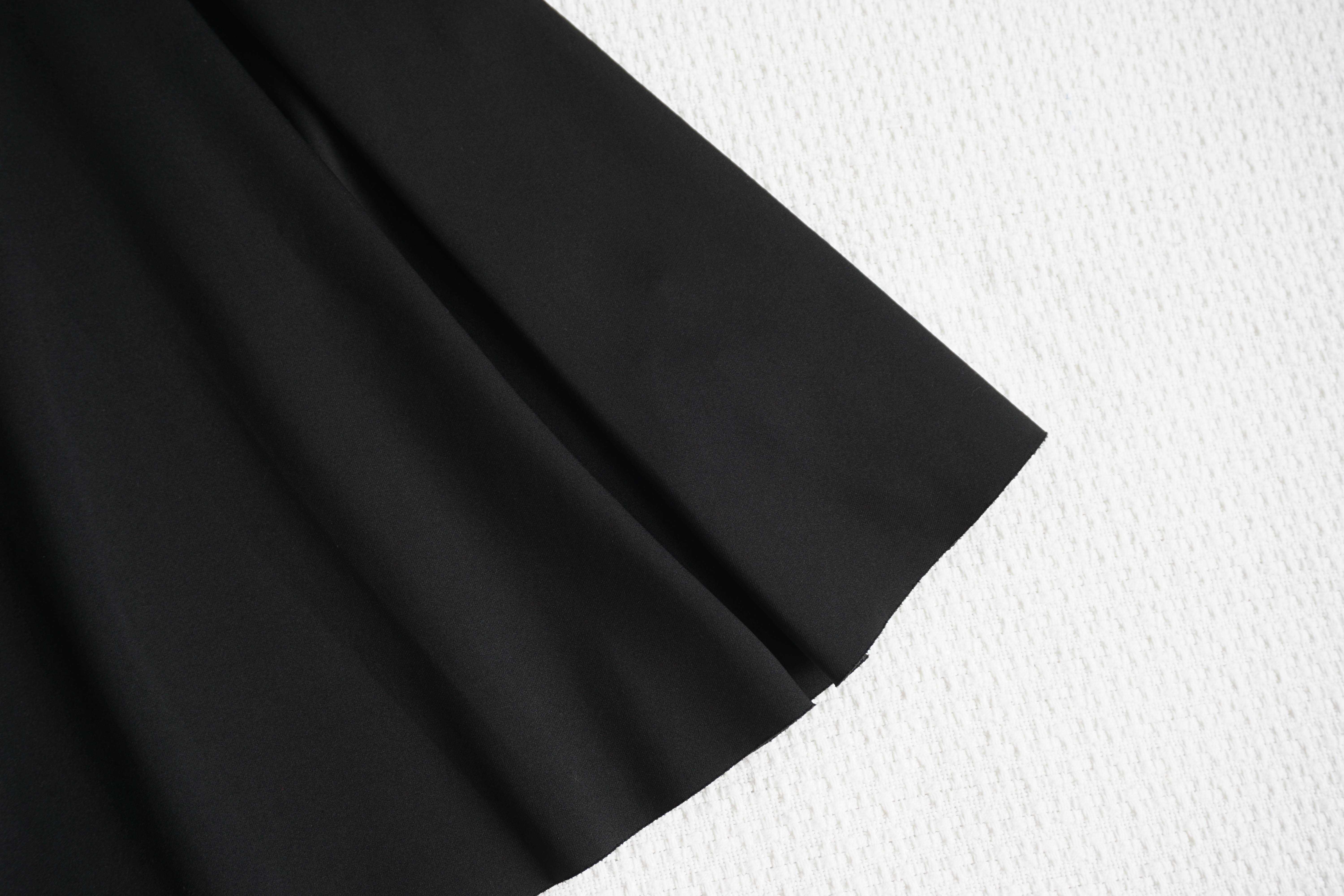 Czarna klasyczna spódnica z koła rozkloszowana galowa biurowa