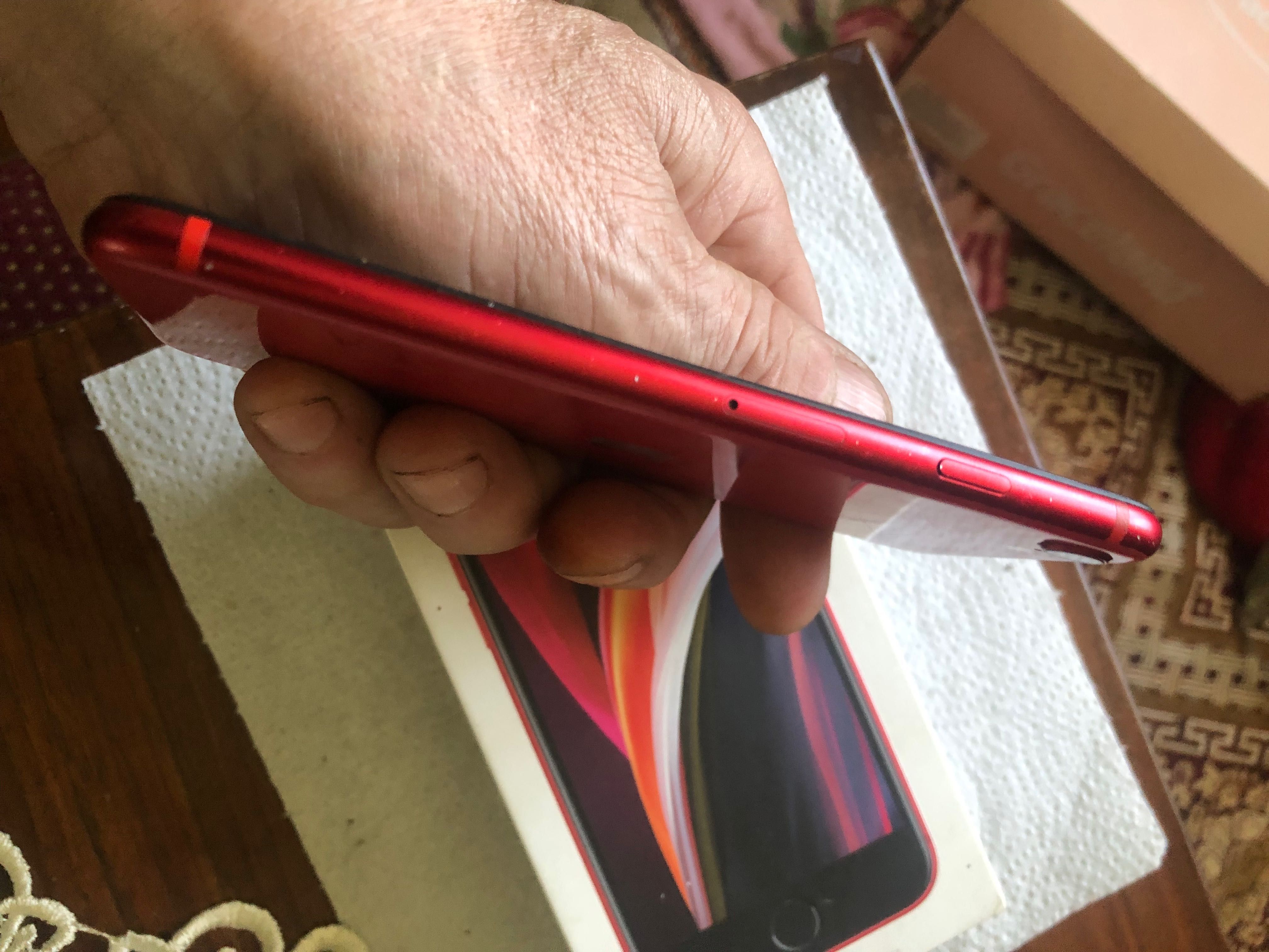 Na części zablokowany iPhone SE 2020 A2296 super wyglad wersja RED