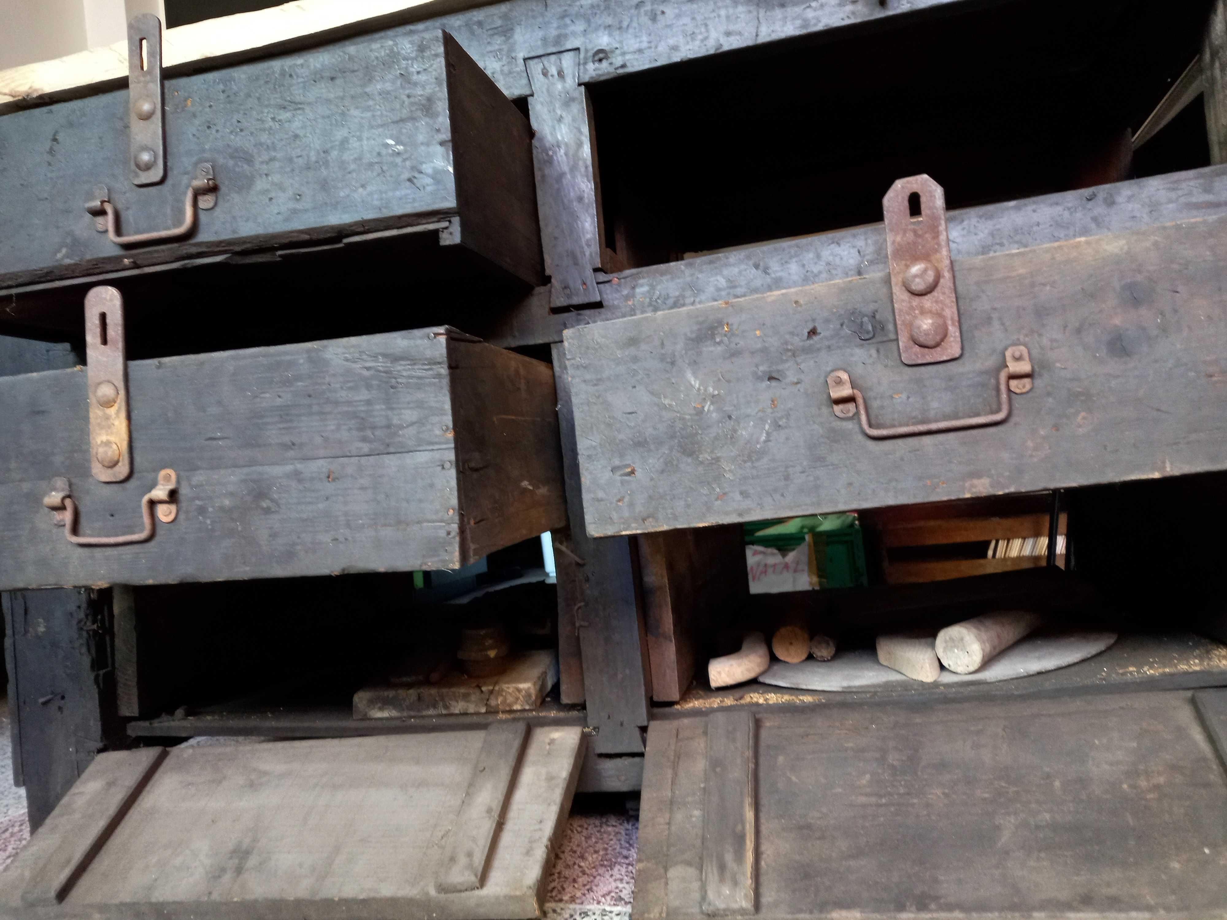 Bancada de forja/serrelharia/carpintaria antiga em madeira maciça
