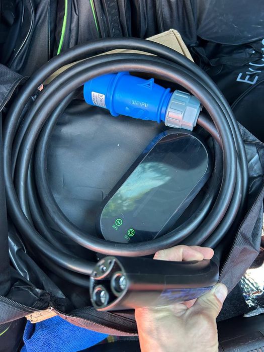 Зарядна станція для електромобілів Tesla та авто з США на 3,5квт та 7