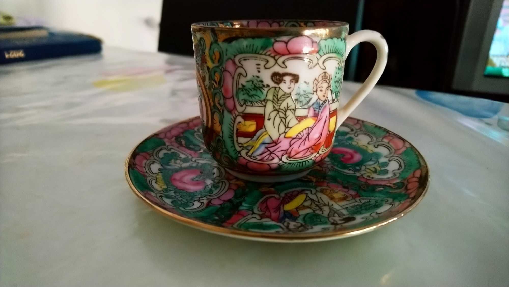 Chávena de café com pires em porcelana de Macau