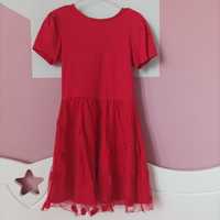 Czerwoną sukienka w serduszka z tiulem. Rozmiar 116/122