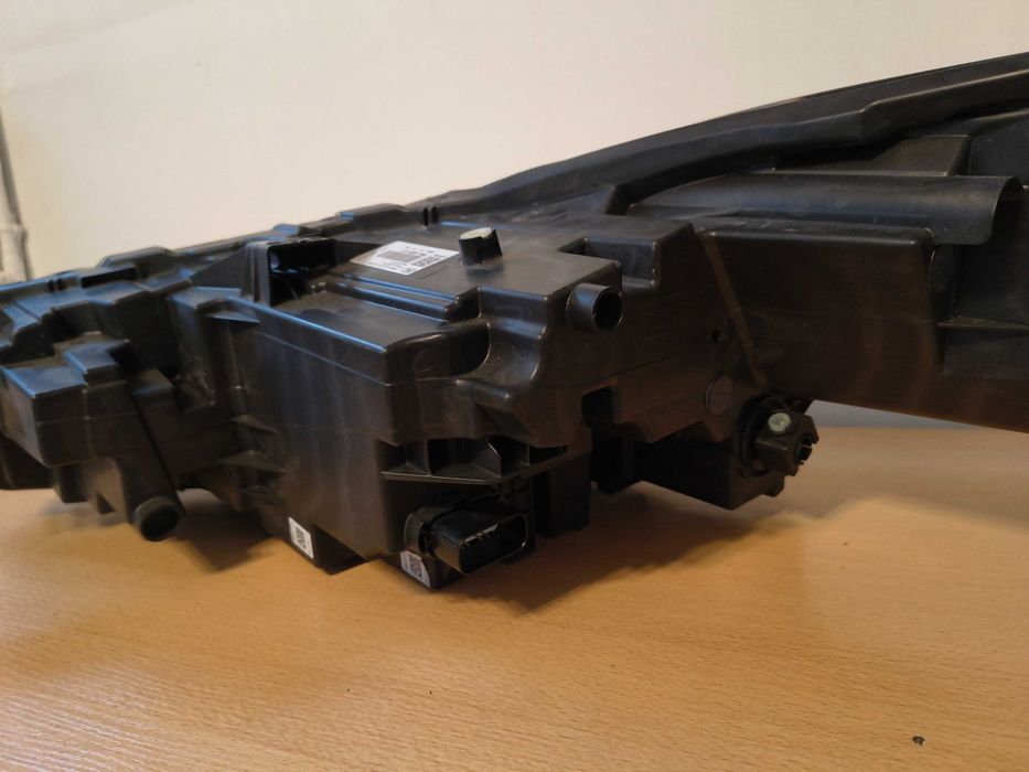 Reflektor prawy Ford Kuga 24- wersja eu - PV4B-13E014-CE Ford