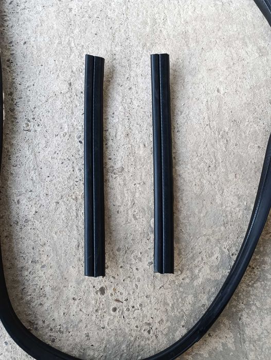 Ущільнювач передніх дверей на пежо 3008