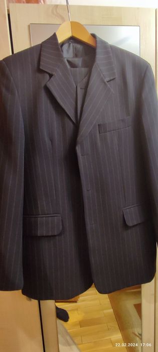 Garnitur czarny w prążki