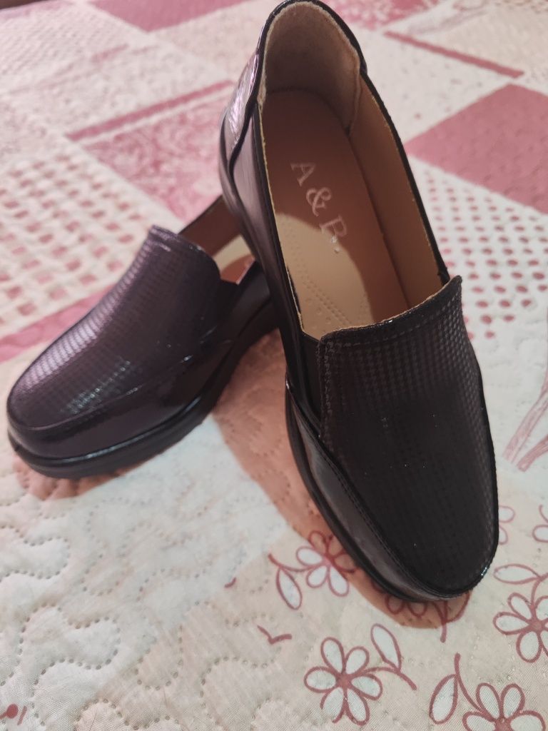 Sapatos.  NOVOS.
