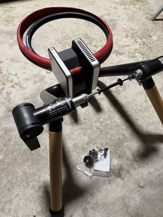 Rolo de treino interactivo Elite Tuo compativel com Zwift