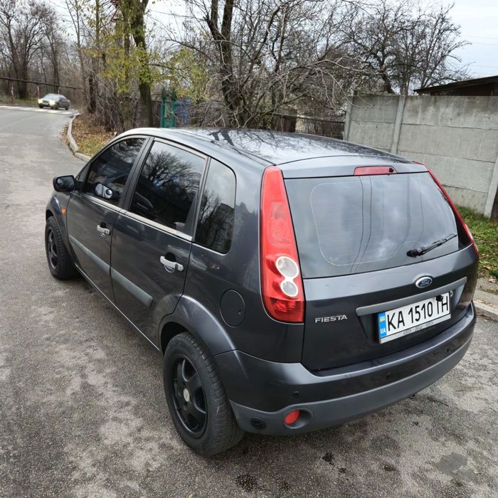 Продам Ford Fiesta в отличном состоянии.