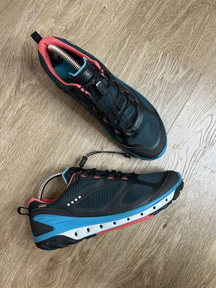 Продам БОМБЕЗНІ трекінгові кросівки Ecco Biom Venture GTX