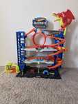 Трек Hot Wheels Ultimate Garage
