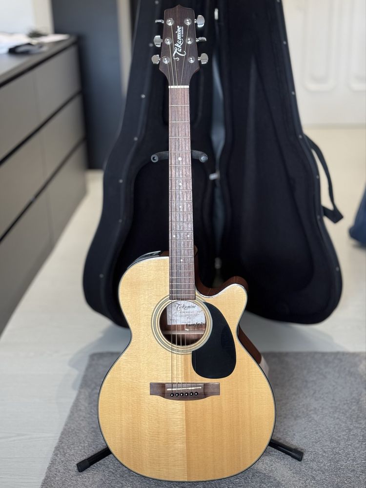 Guitarra Semiacústica Takamine EG220C