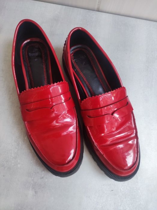 Лофери Bershka червоний лак