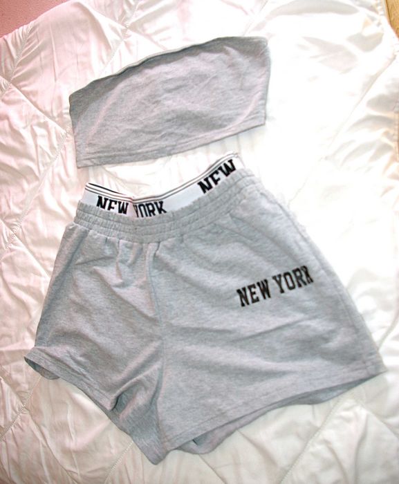 Conjunto desportivo/casual.