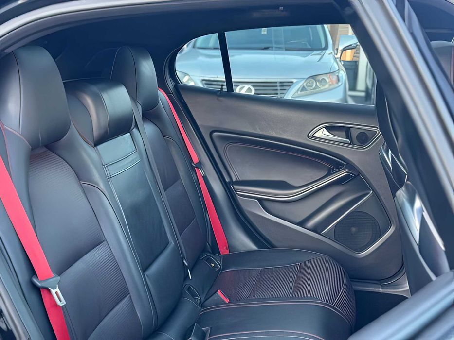 Mercedes-Benz GLA      2016