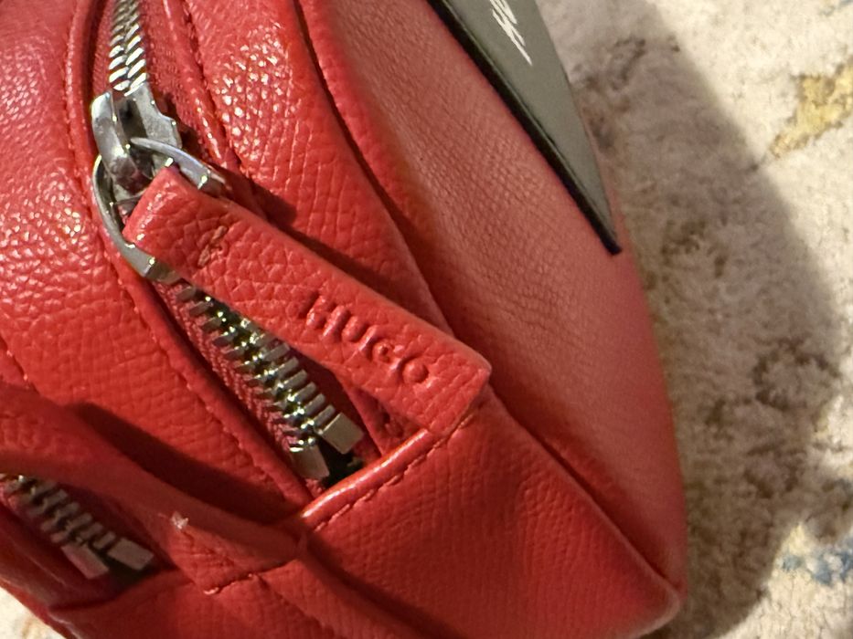 Сумка HUGO червоного кольору. Оригінал.