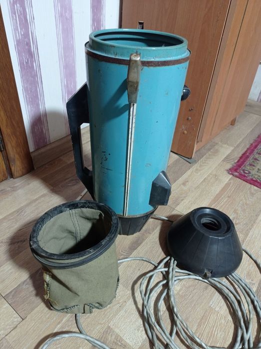 Пылесос "Ракета 7М". Пилосос. Пилосмок.