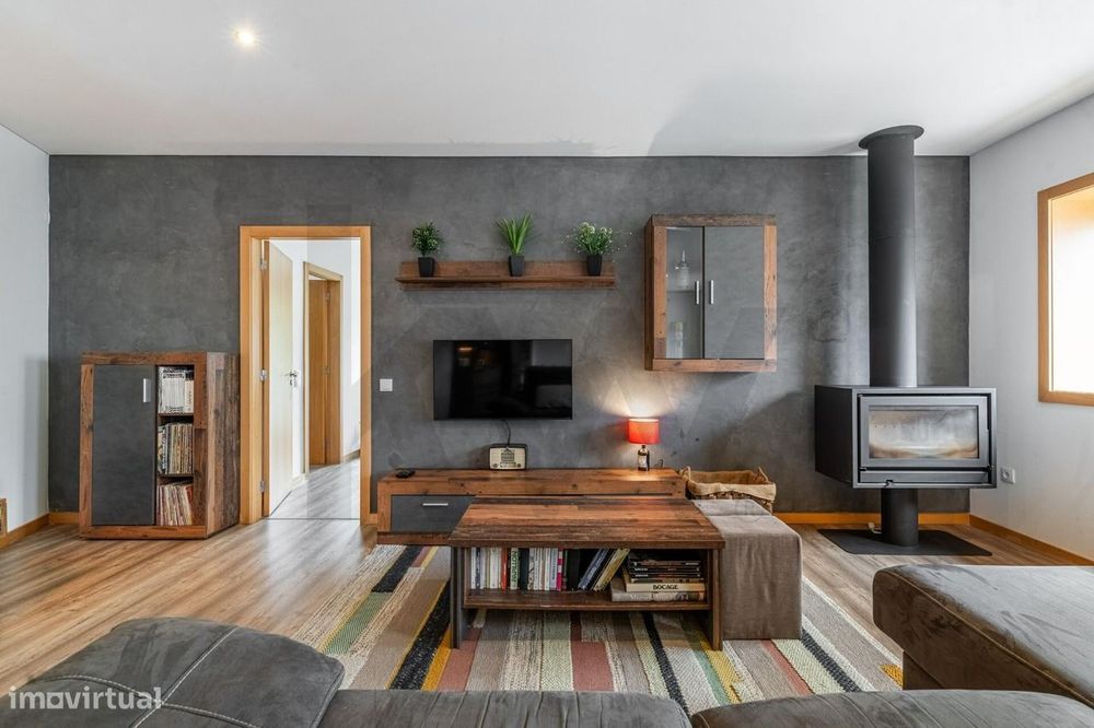 Moradia T3 com Terreno de 1.300 m2 em Grijó