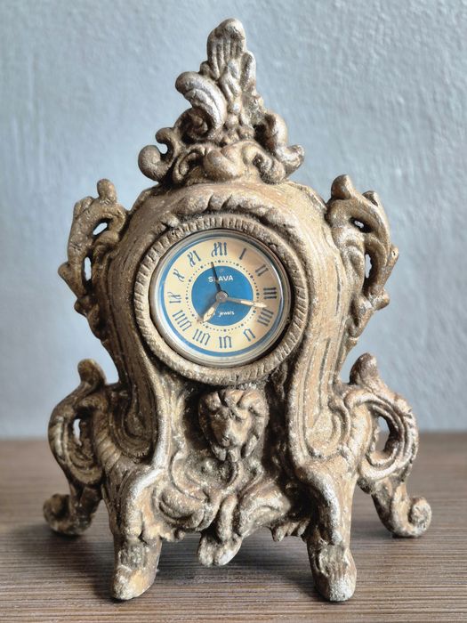 Stary nakręcany zegar kominkowy Slava