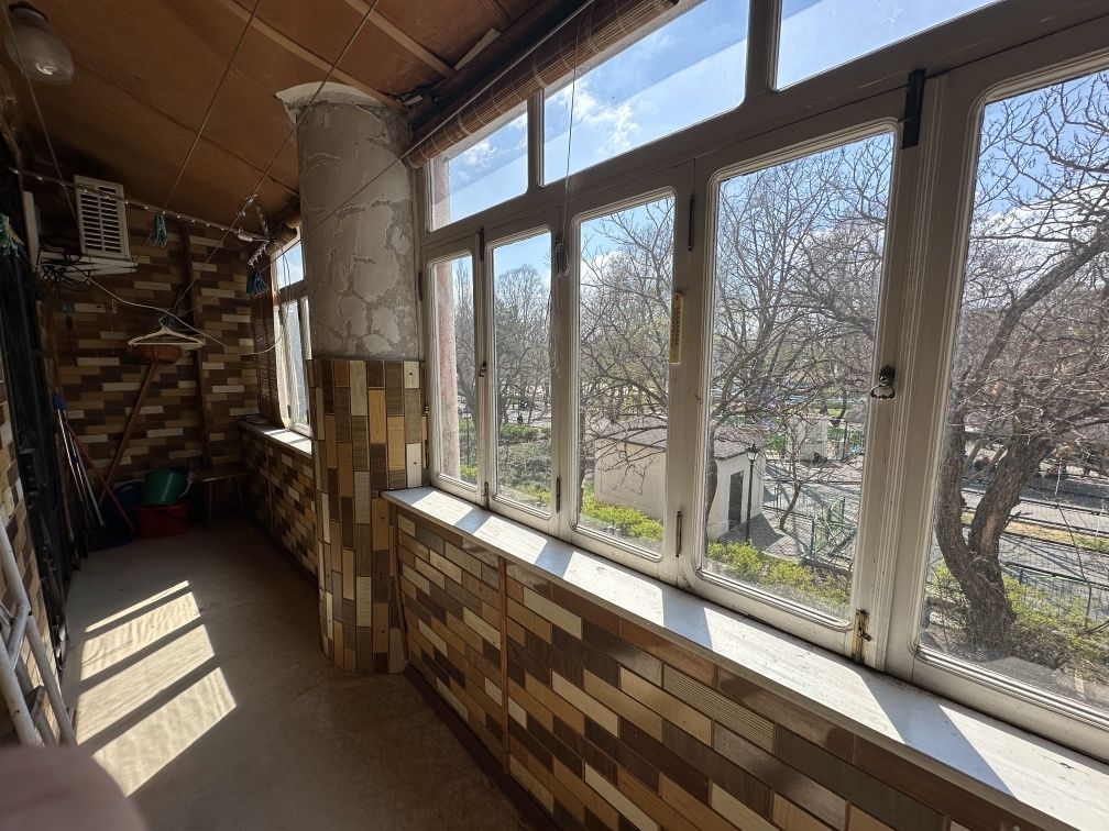 Продам 3х к. кв. сталинку, с гаражом, ул. Декабристов, городок Сказка