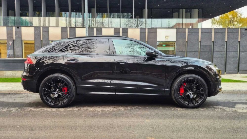 Audi Q8      2023