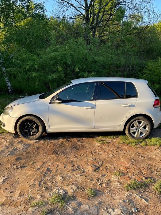 Продам Volkswagen Golf 2008 ,механика, белый, 1,6 , бензин, хэтчбек