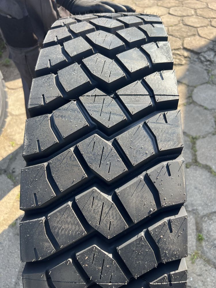 Opony napędowe budowlane 13 R22,5 Semperit Worker D2 NOWE FV komplet