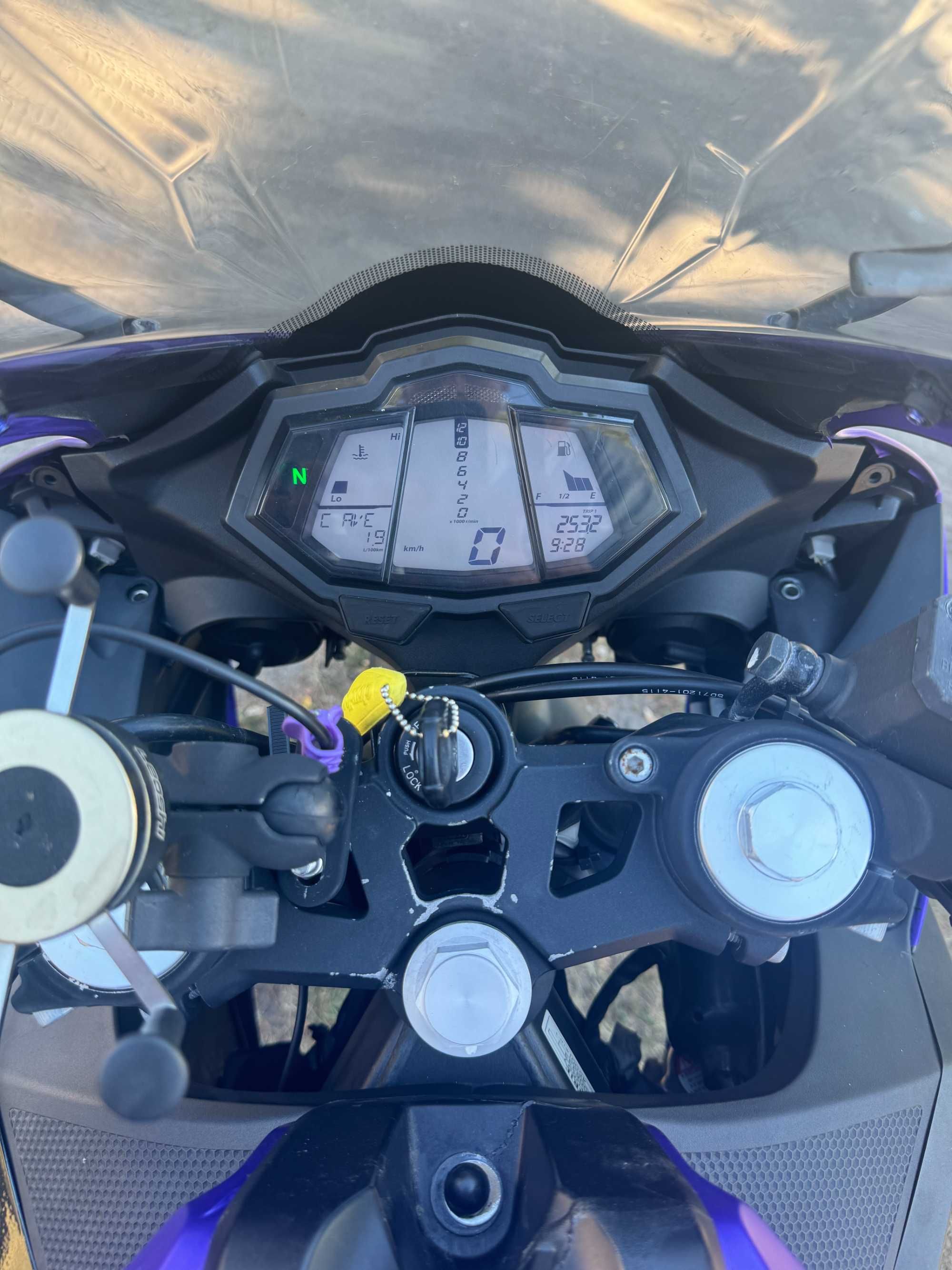 Yamaha YZF-R125 Do negocjacji