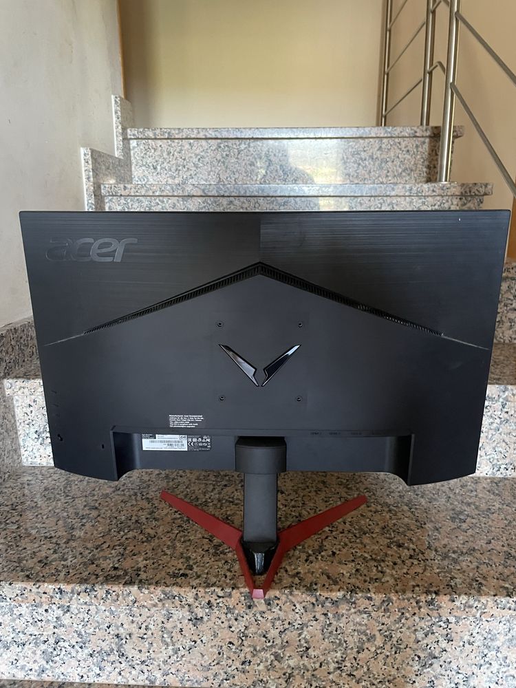 Monitor Acer gaming sem bordas