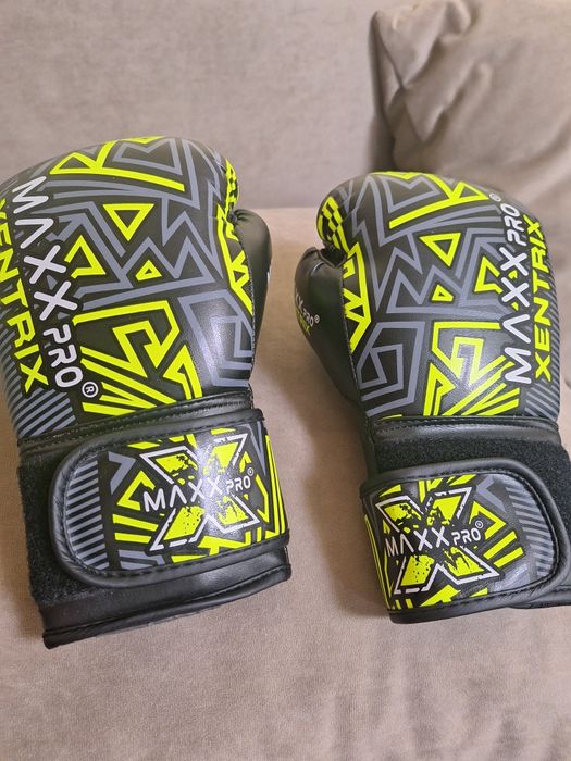 Рукавички та шолом для боксу для дитини