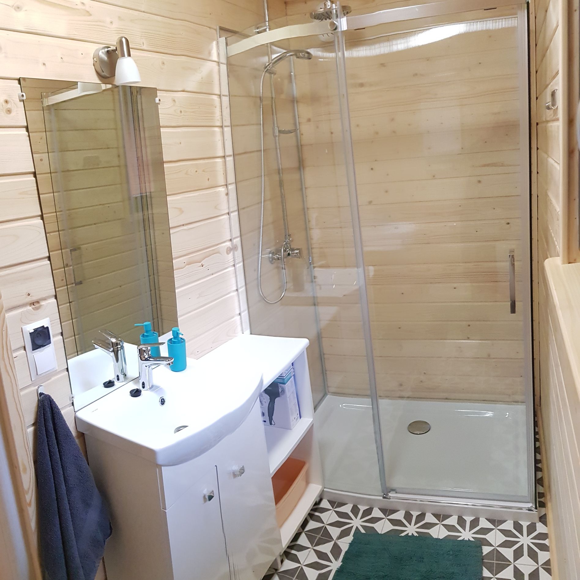 Domki pod Sosnami PREMIUM Jacuzzi  Basen Sauna DUŻA WIATA Radawa