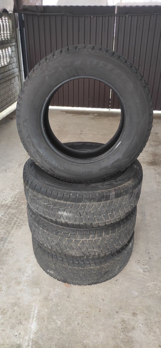 Bridgestone blizzak DM-V2 245/65/17