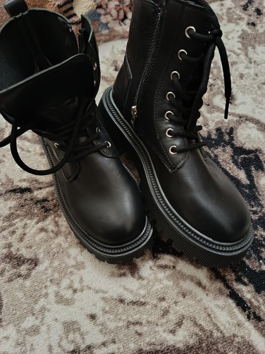 Продам ботинки жіночі