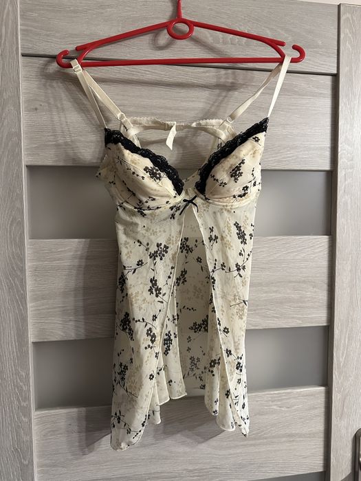 Żółta koszula nocna w kwiatki – miseczka A/B