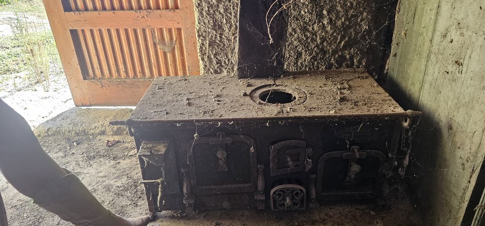 Fogão antigo de ferro  .