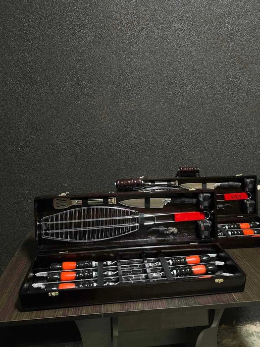 Набір шампурів у дерев'яному кейсі: "ІСКРА", подарунок для чоловіка