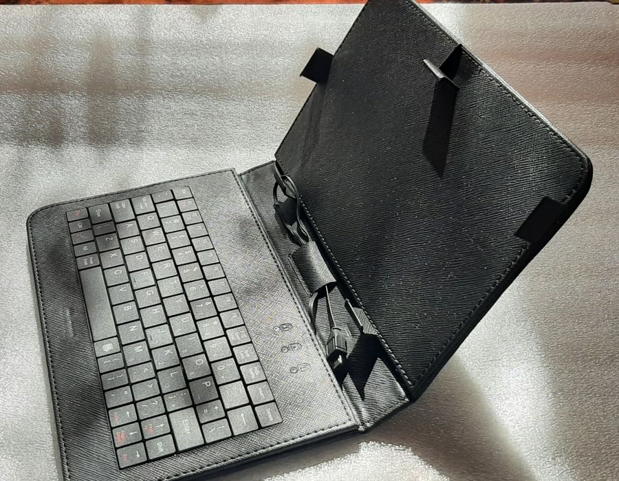 Futerał etui z klawiaturą do tabletów 7 cali