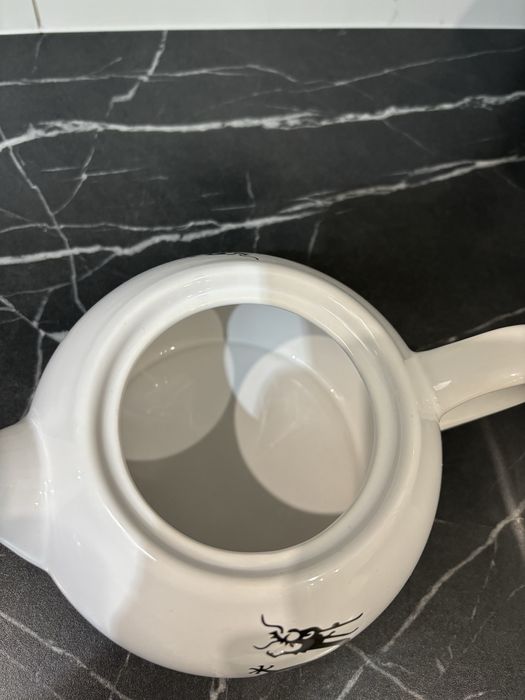 Dzbanek z podgrzewaczem bialy