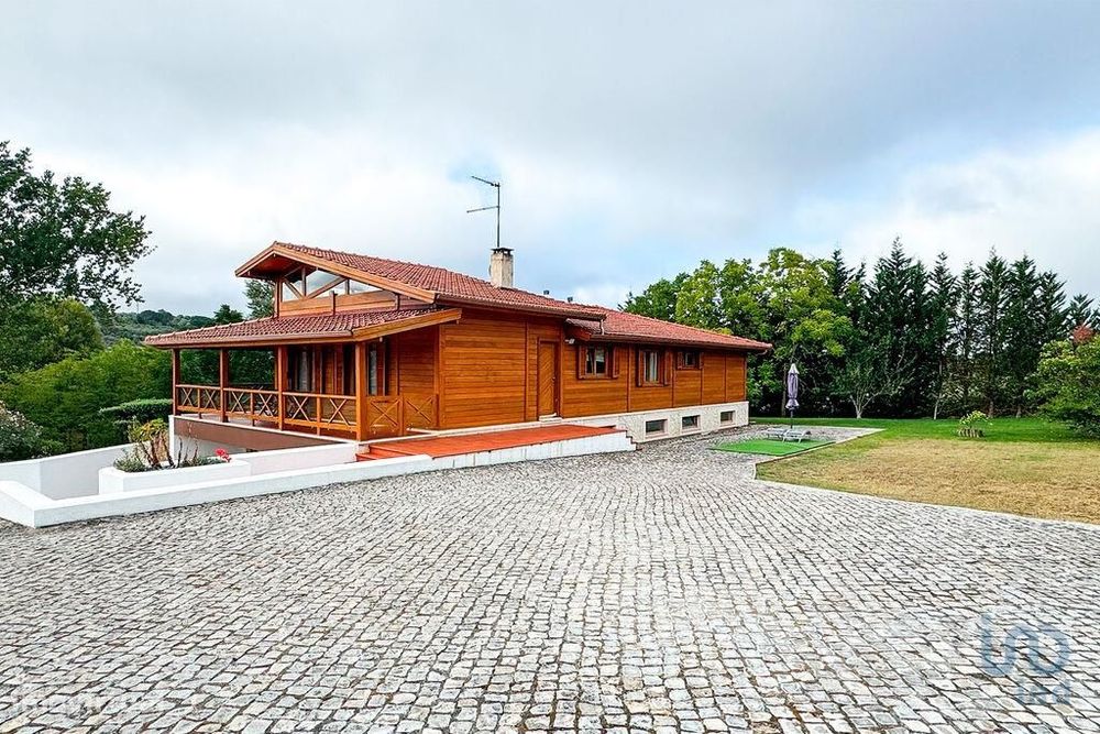 Casa / Villa T4 em Juncal de 354,00 m2
