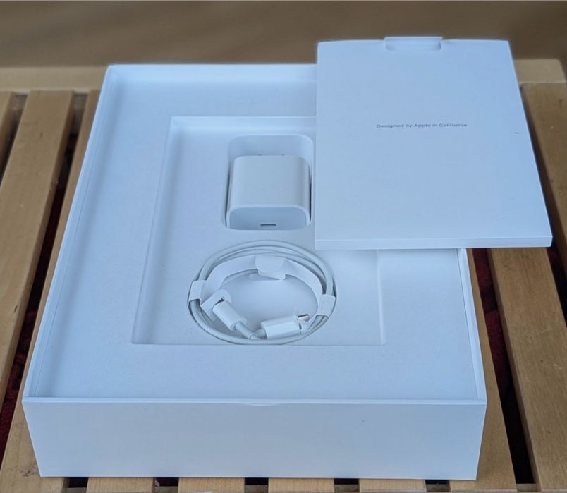 Apple iPad 8th Gen 10.2" A2270 32GB