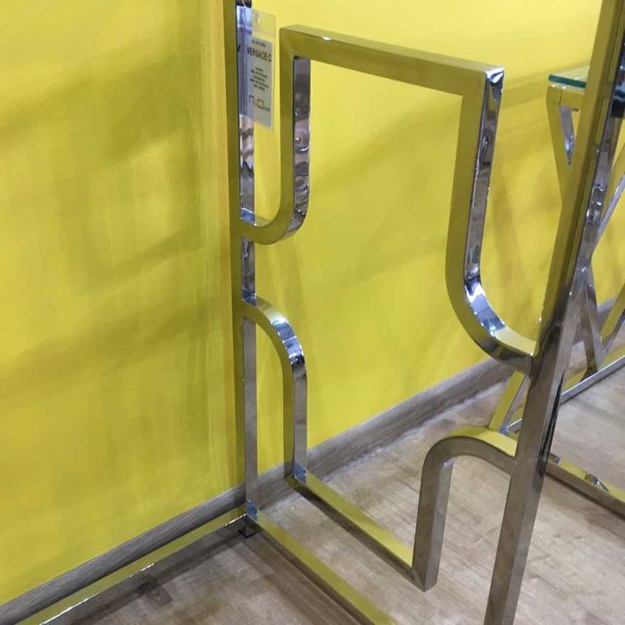 Konsola metalowa srebrna ze szklanym blatem